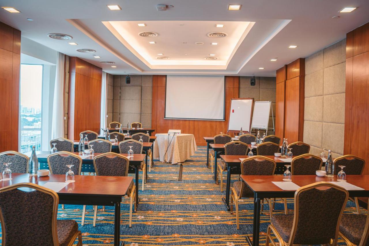 St Giles Gardens Kuala Lumpur Bagian luar foto Meeting room