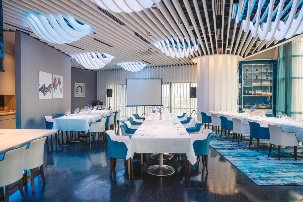 St Giles Gardens Kuala Lumpur Bagian luar foto The interior of the restaurant