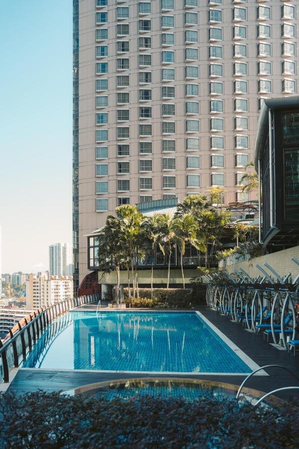 St Giles Gardens Kuala Lumpur Bagian luar foto The pool at the 33rd floor of the hotel