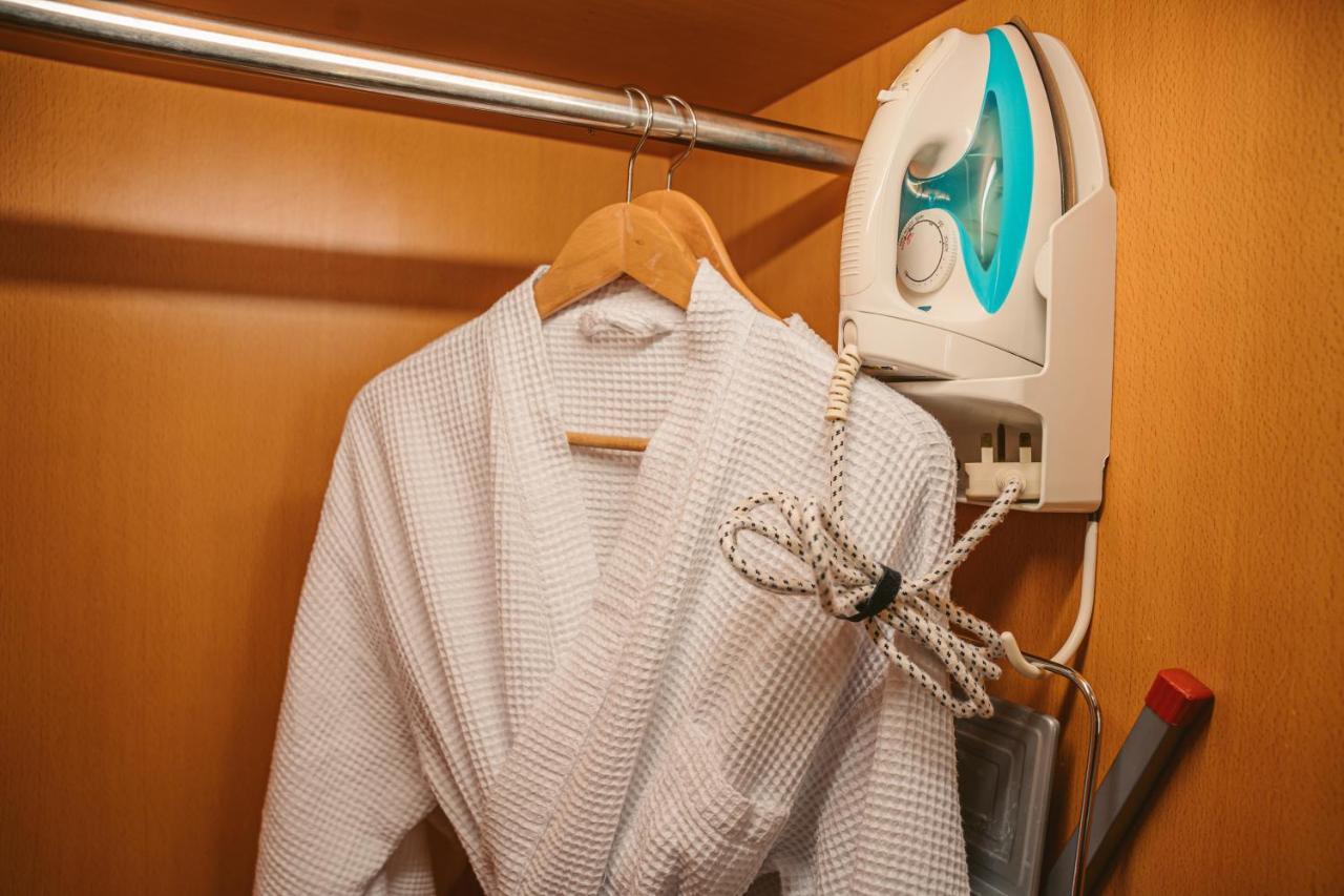 St Giles Gardens Kuala Lumpur Bagian luar foto A bathrobe