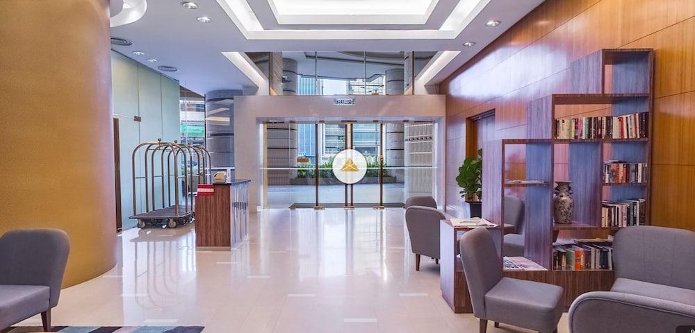 St Giles Gardens Kuala Lumpur Bagian luar foto The lobby of the hotel