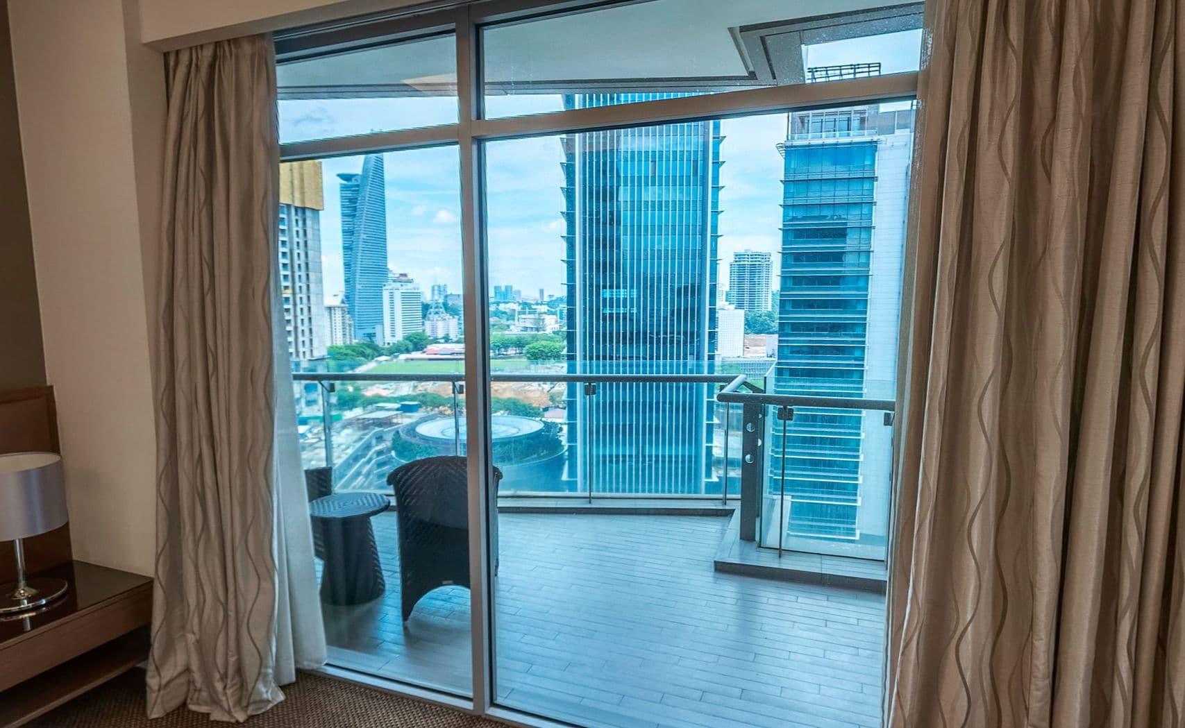 St Giles Gardens Kuala Lumpur Bagian luar foto A sliding door