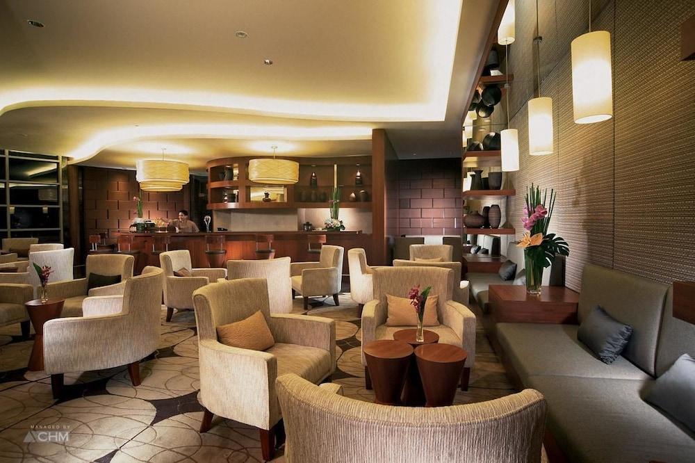 St Giles Gardens Kuala Lumpur Bagian luar foto The lounge at the airport