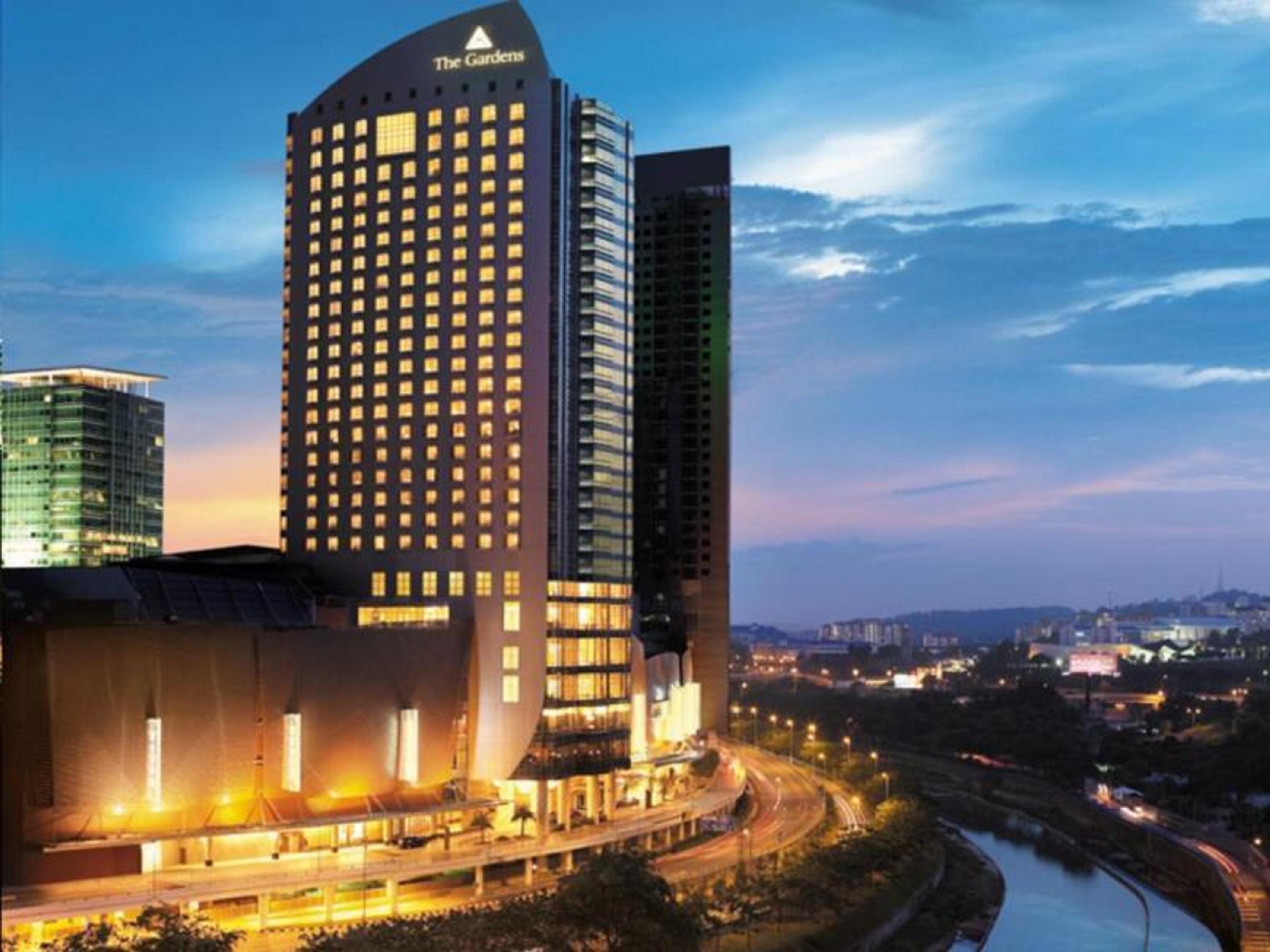 St Giles Gardens Kuala Lumpur Bagian luar foto The Berlian Hotel