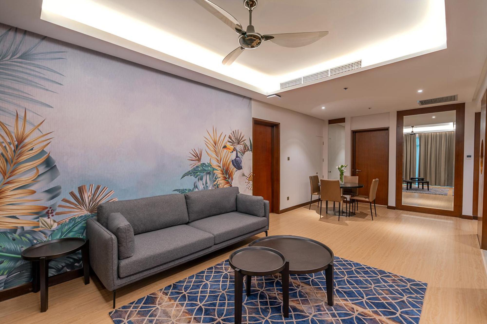 St Giles Gardens Kuala Lumpur Bagian luar foto A suite at the hotel