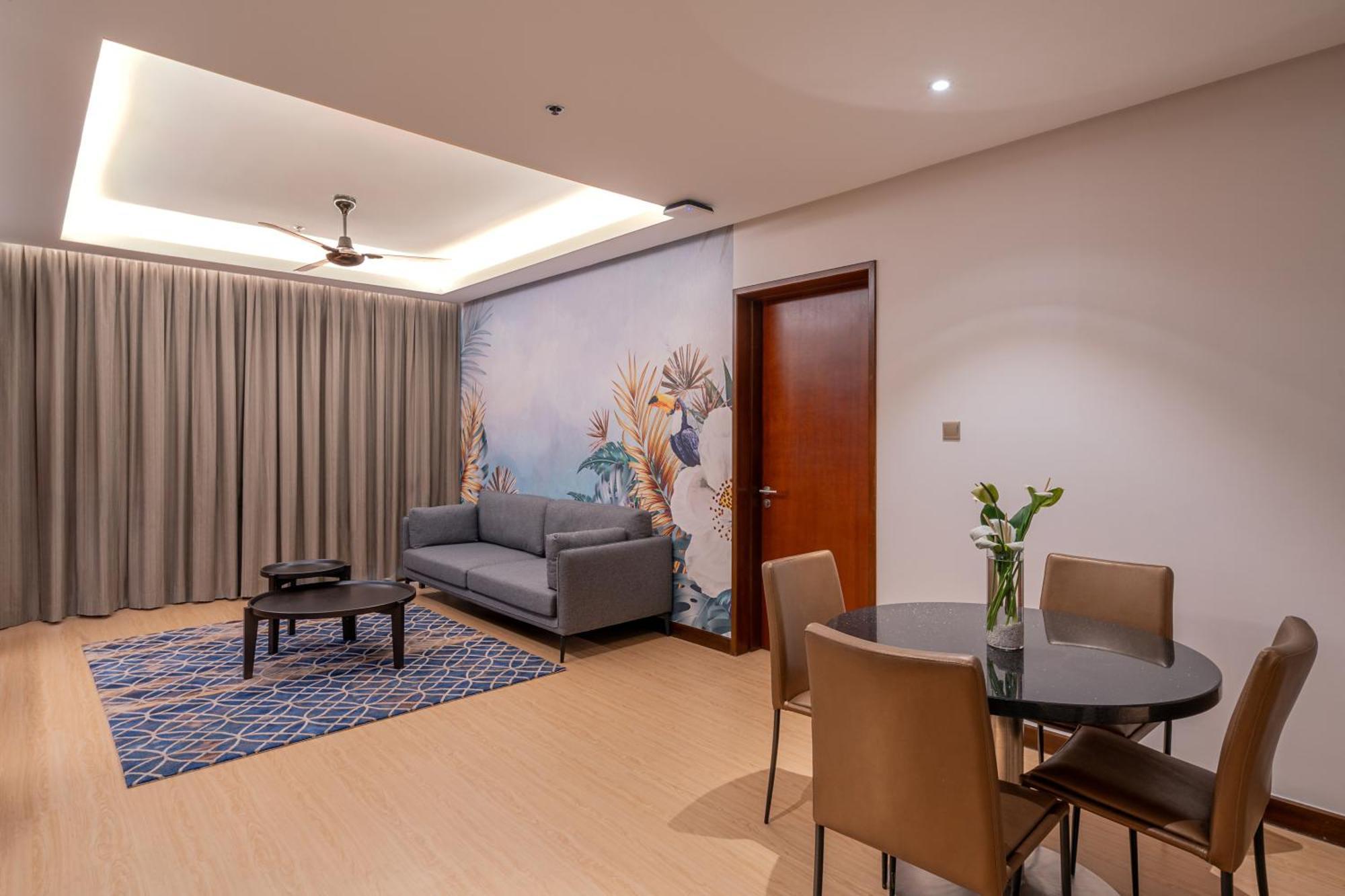 St Giles Gardens Kuala Lumpur Bagian luar foto A living room in a condominium
