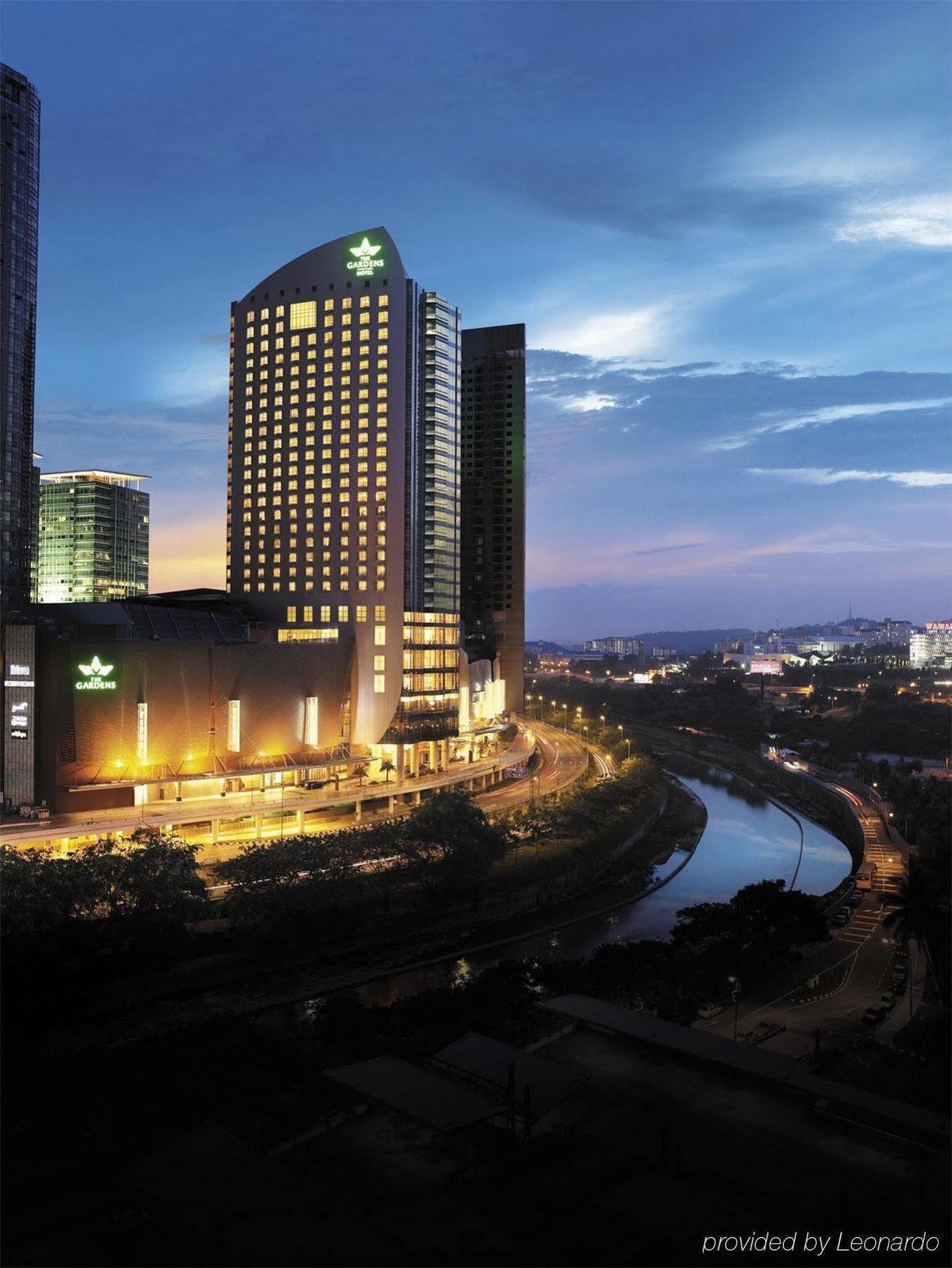 St Giles Gardens Kuala Lumpur Bagian luar foto The Berlian Hotel